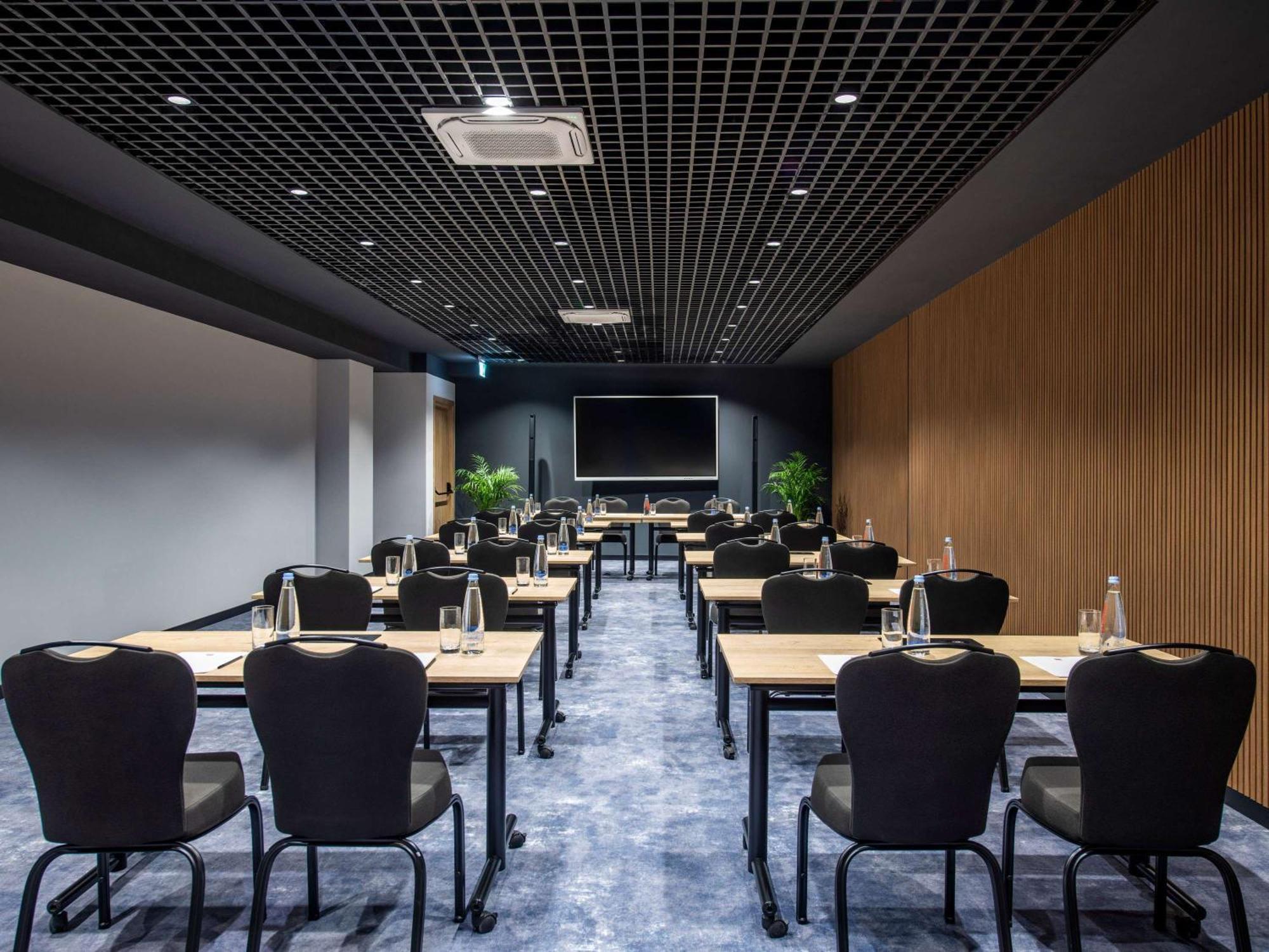 Ibis Tbilisi Airport Hotel Eksteriør billede