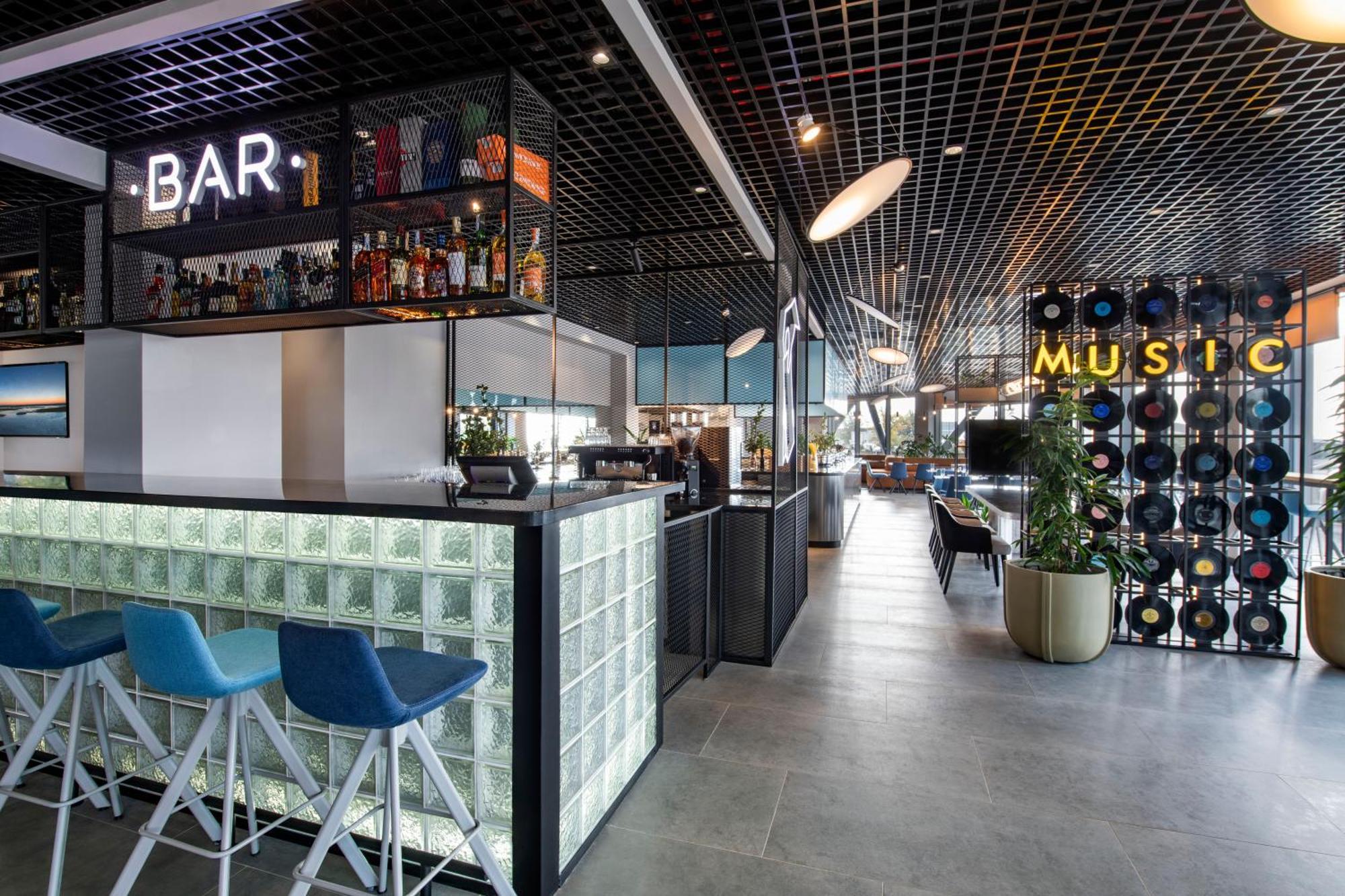 Ibis Tbilisi Airport Hotel Eksteriør billede