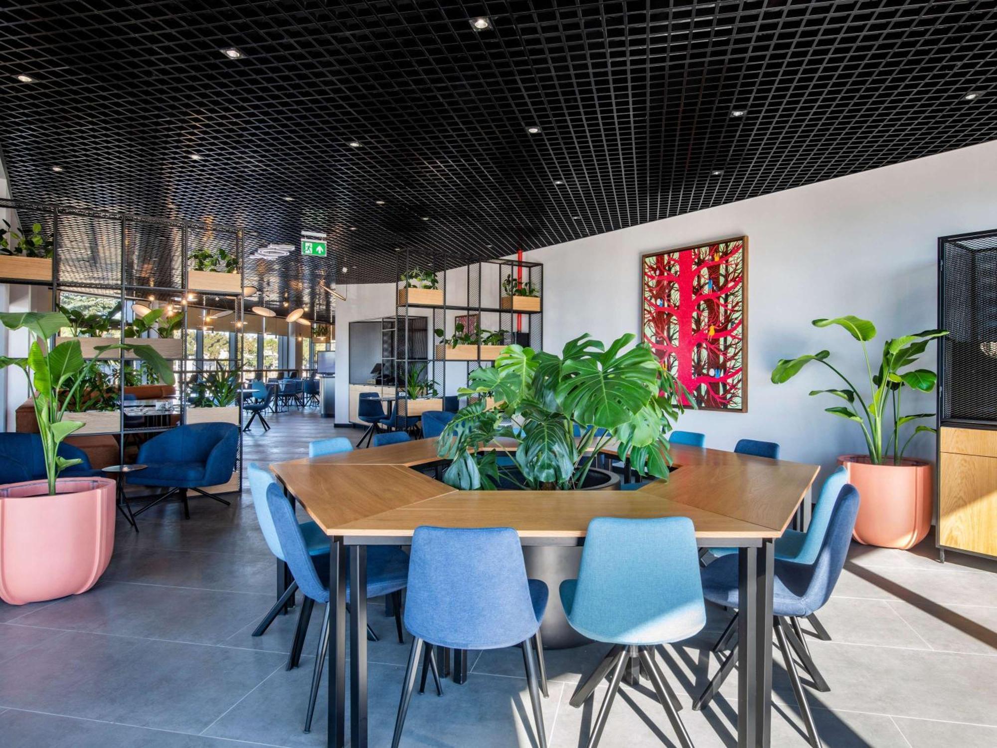 Ibis Tbilisi Airport Hotel Eksteriør billede