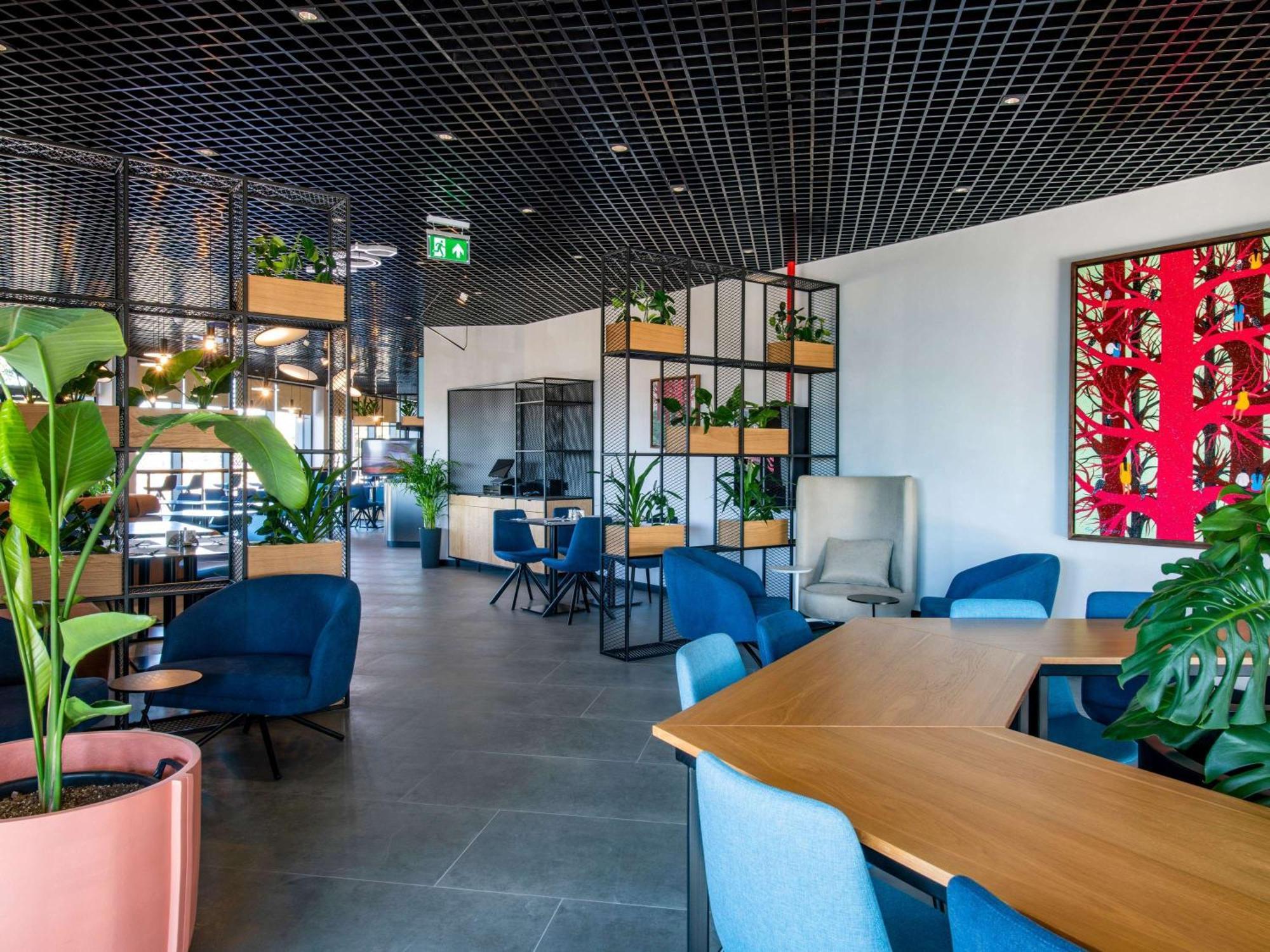 Ibis Tbilisi Airport Hotel Eksteriør billede